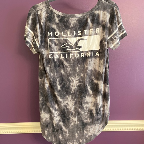Hollister Graphic Tee - Picture 2 of 4